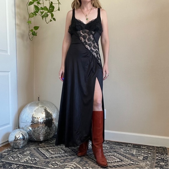 Val Mode Other - Vintage Val Mode High Slit Lace Slip